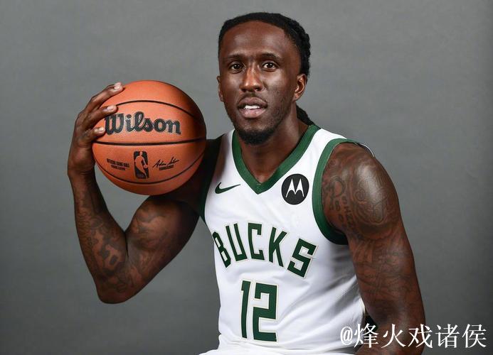 雄鹿碾压雷霆捧起NBA杯 字母哥三双荣膺MVP