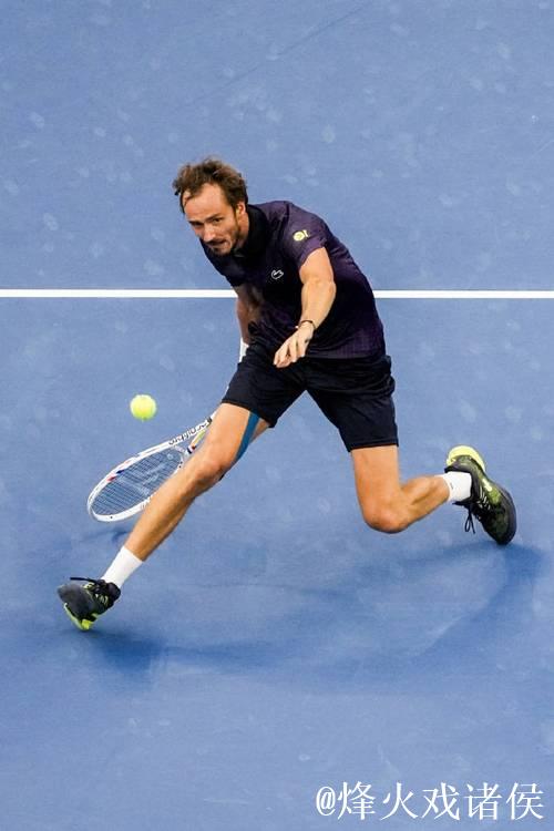 梅德韦杰夫决胜盘退赛 勒纳-钱首进巡回赛决赛